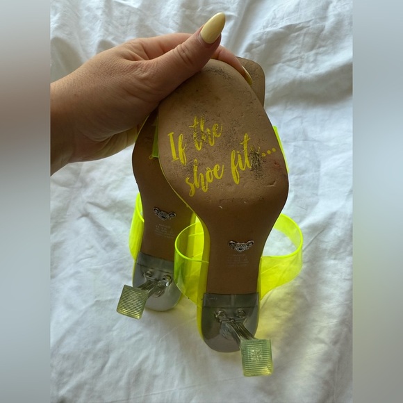 Disney x Aldo Yellow Cinderella Stepsister Jelly Open Toe Heels Size 7 - Picture 13 of 14